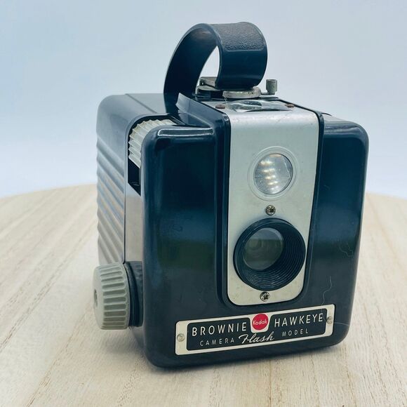 Vintage Brownie Hawkeye Flash Camera Bakelite Box Design for Display or Prop - Picture 1 of 10